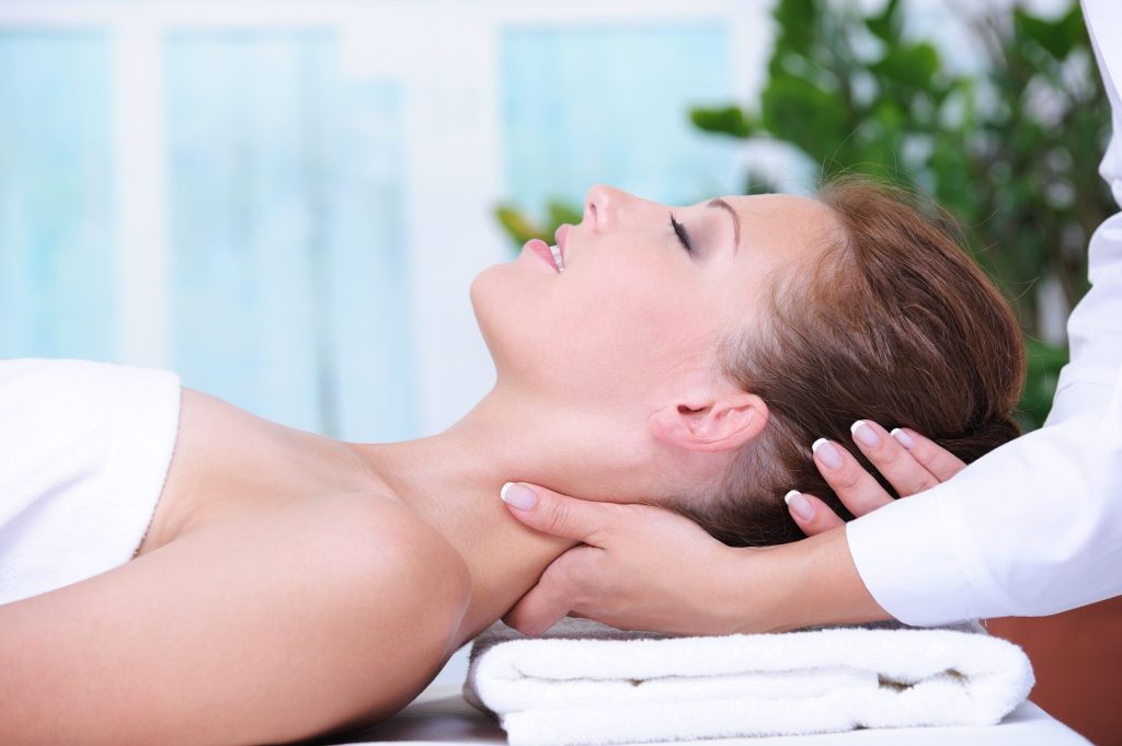 Spa massage cổ - Nhà Đậu Spa