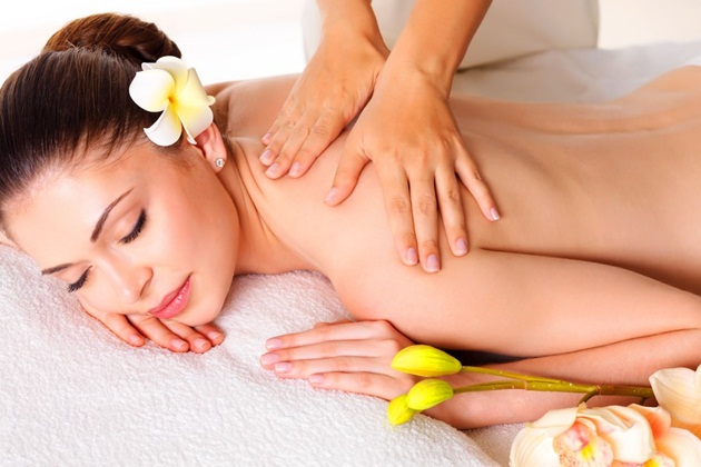 Massage vai gáy tại nhà